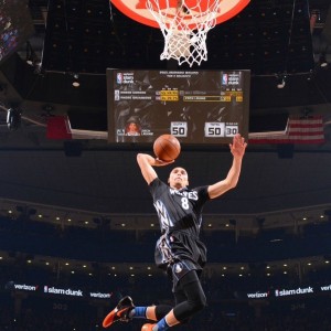 开云体育 kaiyun sports-青少年水中足球大赛，趣味互动造就精彩瞬间，水中踢球少年